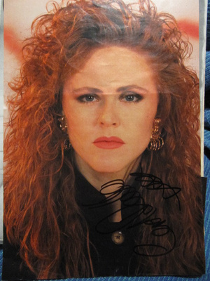 Carol Decker / T´pau nimikirjoitus lehtikuvassa