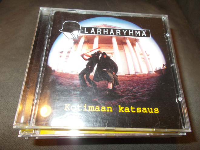 CD LARHARYHMÄ ** KOTIMAAN KATSAUS **