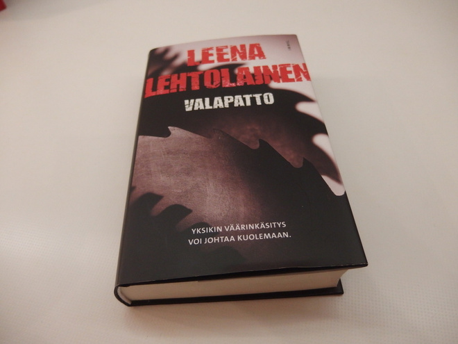 Leena Lehtolainen : Valapatto , v. 2019