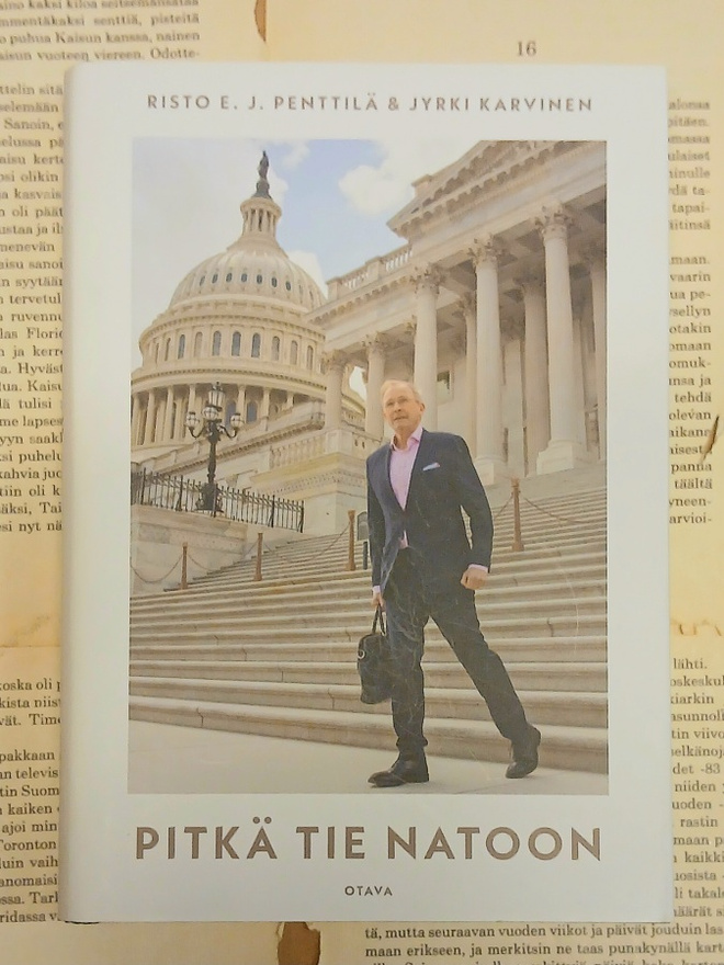 Risto E. J. Penttilä - Pitkä tie Natoon (sid.)