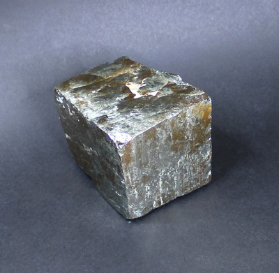 Espanja suuri pyriitti lähes 1kg / 90mm kuutio kide Navajún