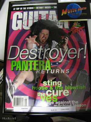 PANTERA DIMEBAG DARRELL NIMIKIRJOITUS GUITAR WORLD MAGAZINE
