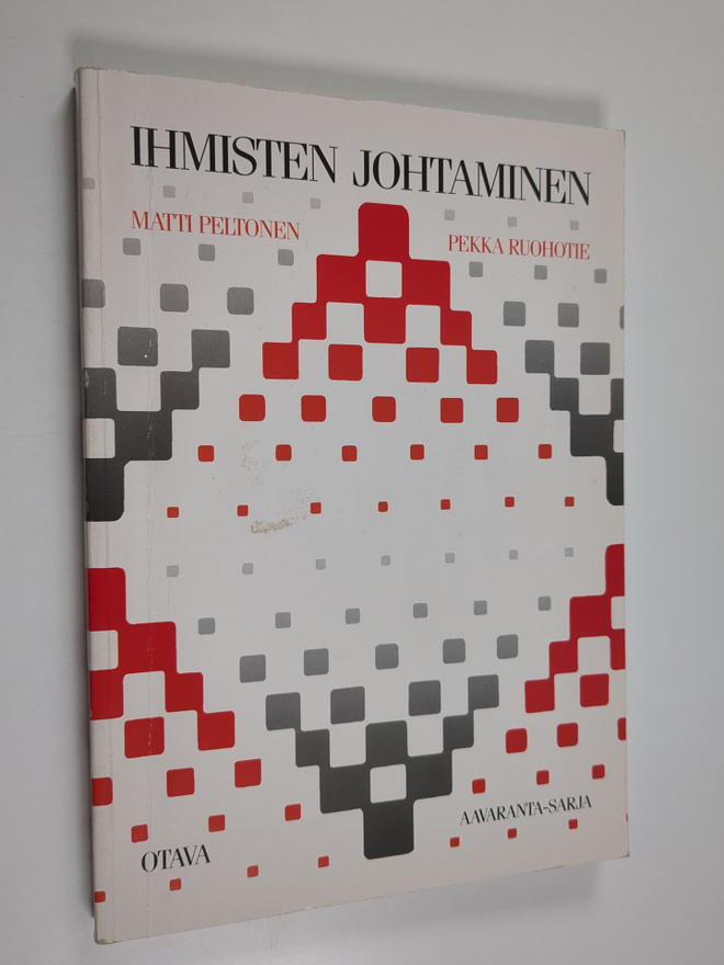 Matti Peltonen ym. : Ihmisten johtaminen