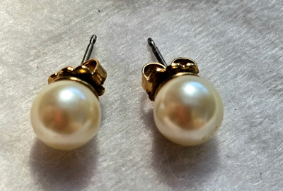 Vintage Avon Faux Pearl Stud Earrings – Gold Tone