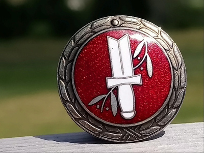 Sotaveteraani emalinen merkki. Halkaisija - 22 mm. Ehjä luki