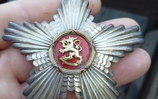 SLR 1.luokan komentajaristin rintatähti!