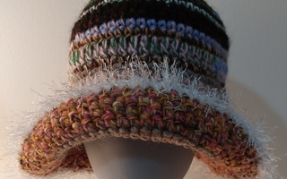Alina´s Handmade käsin virkattu hattu moniväri