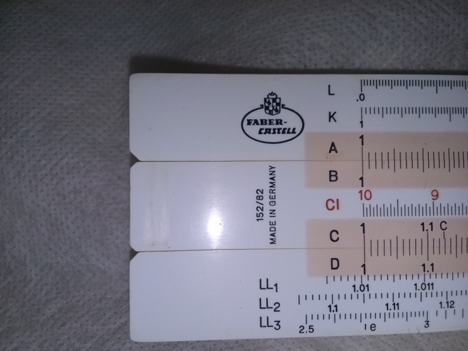 Laskutikku  Faber Castell 152/ 82 kotelossaan