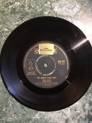 (7") John Miles - One Minute Every Hour / Hollywood Queen