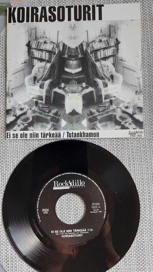 7" Koirasoturit: Ei se ole niin tärkeää / Tutankhamon