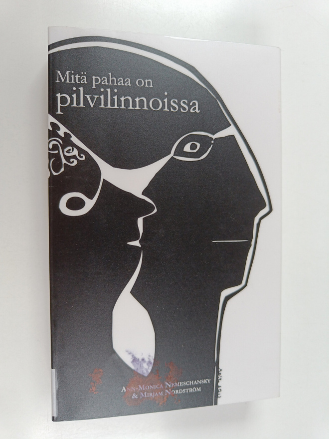 Ann-Monica Nemeschansky : Mitä pahaa on pilvilinnoissa