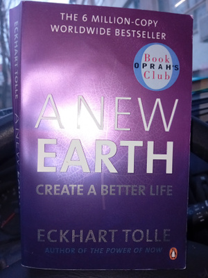 Tolle : A New Earth ( SIS POSTIKULU  )