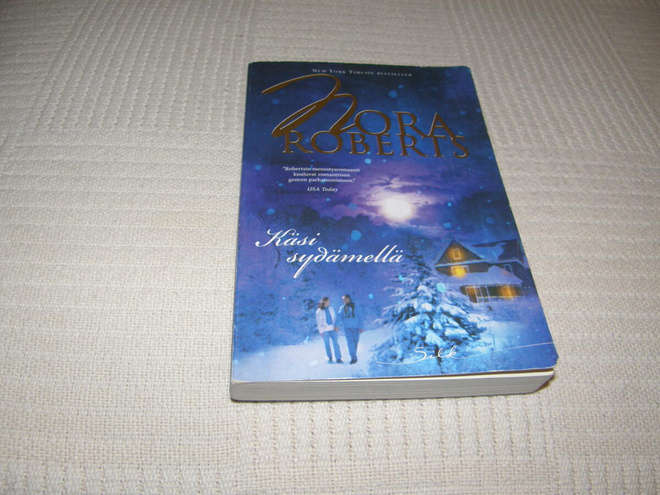 Nora Roberts Käsi sydämellä  -nid
