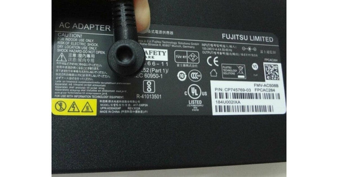 Fujitsu Celsius H780 kannettavan laturi 230W (19.5V 11.8A)