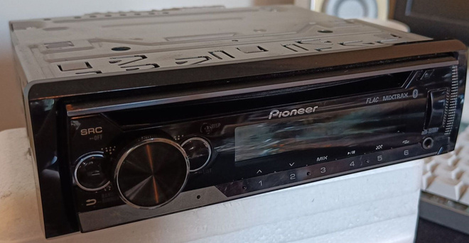 Pioneer DEH-S510BT autosoitin