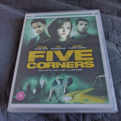 Kadun kasvot - Five Corners Blu-Ray **muoveissa**