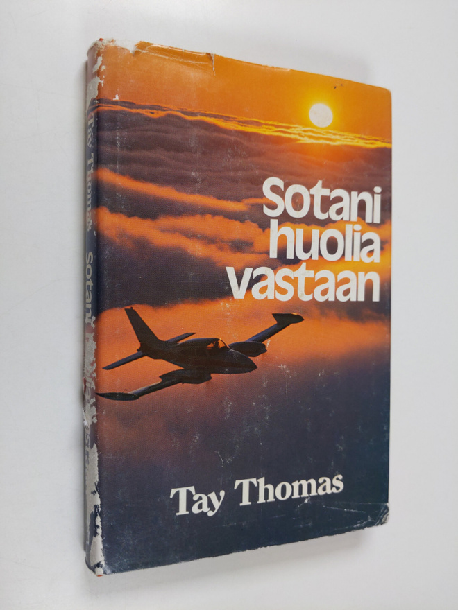 Tay Thomas : Sotani huolia vastaan