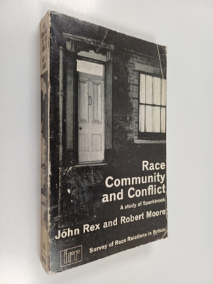 Robert Moore ym. : Race, Community, and Conflict - A Stud...