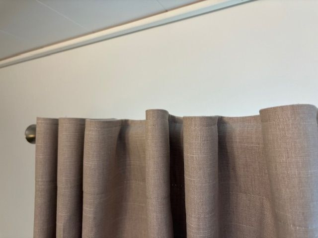 Maitokahvin ruskeat pimentävät verhot (2 kpl)