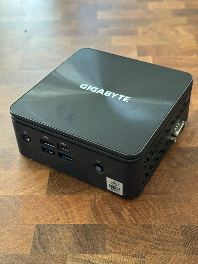 Gigabyte Brix GB-BRi5H-10210, i5, 16GB, 250GB