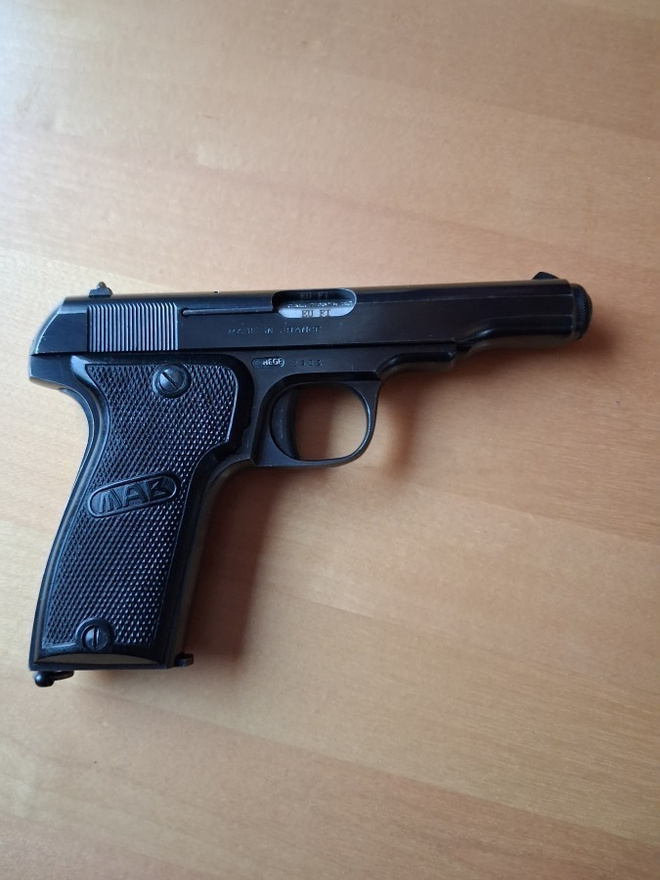 Deaktivoitu 7,65 MAB D pistooli
