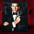 007 - Roger Mooren nimikirjoitus aitoustodistuksella - pikkukuva 1