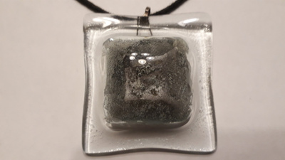 Lasiriipus nauhassa