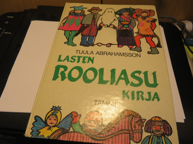 LASTEN ROOLIASU KIRJA   Tuula Abrahamsson   Tammi 1984