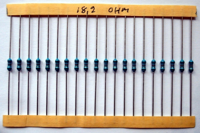 18,2 Ohm 1% 0,6W Vastuksia 20 kpl