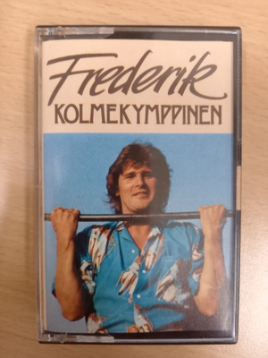 C-kasetti, Frederik: Kolmekymppinen