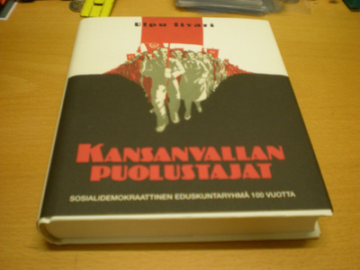 Ulpu Iivari: Kansanvallan puolustajat - Sosialidemokraattine