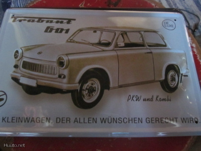 Peltikyltti  automobiili Trabant 601 De Luxe