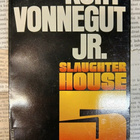 Kurt Vonnegut Jr - Slaughterhouse 5 (paperback) - pikkukuva 1