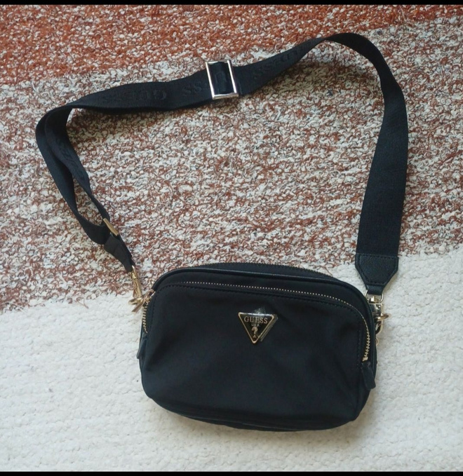 Guess Gemma crossbody camera-olkalaukku-black