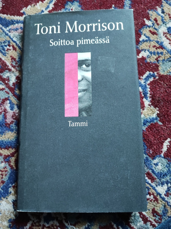 Toni Morrison Soittoa pimeässä