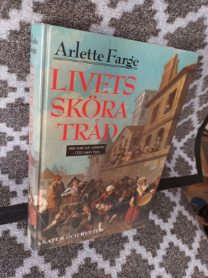 Farge: Livets sköra tråd... i 1700-talets Paris