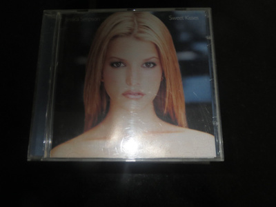 Jessica Simpson sweet kisses