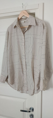 H&M uusi pusero graafisin kuvioin (M)