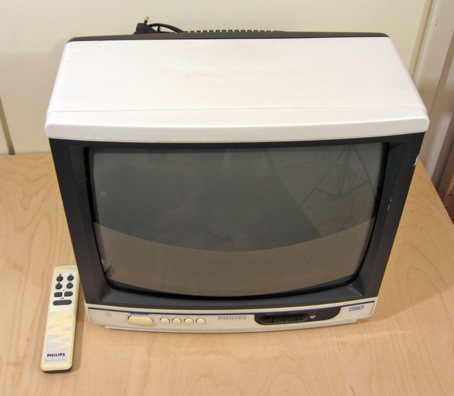 Philips 14" kuvaputkitelevisio kaukosäätimellä.