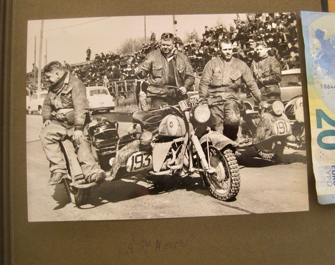 4 VANHAA Valokuvaa UPEAT Ralli Moottoripyörät n. 1960