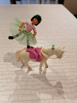 LEGO BELVILLE 5853 LUCINDA AND CRESSIDA