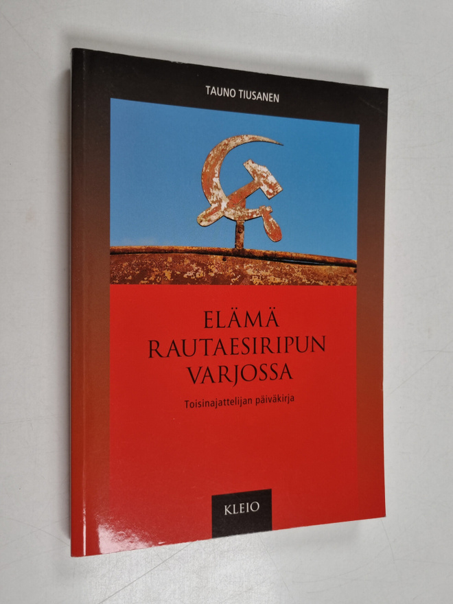 Tauno Tiusanen : Elämä rautaesiripun varjossa : toisinaja...
