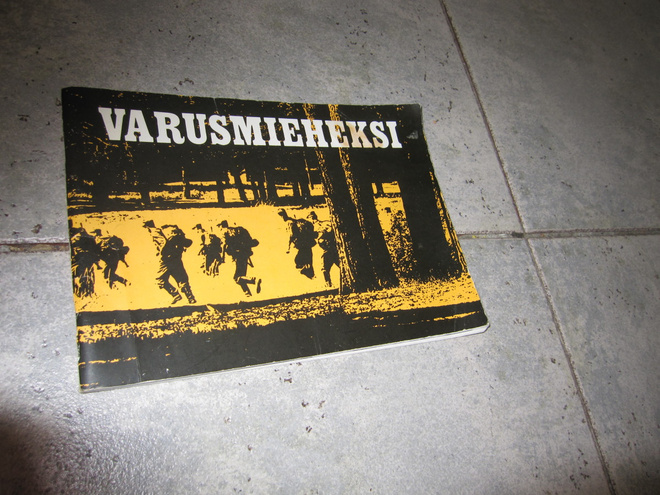 NOSTALGINEN VARUSMIEHEKSI ESITE 70 LUVULTA