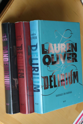Lauren Oliver : Delirium, Pandemonium ja Requiem (k.po)