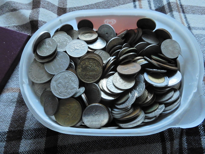 N.3,5 kg sekalaisia maailmalta