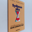 Ritva A. Kumpulainen : Sydämen aika : työyhteisön kovat, ... - pikkukuva 1