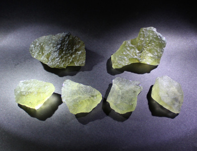 Libyan Lasi vihreä tektiitti 1018.98 ct niin kun löydetty