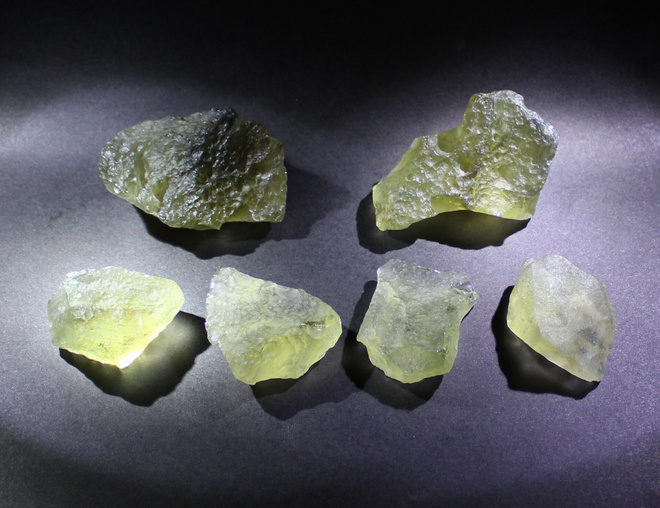 Libyan Lasi vihreä tektiitti 1018.98 ct niin kun löydetty