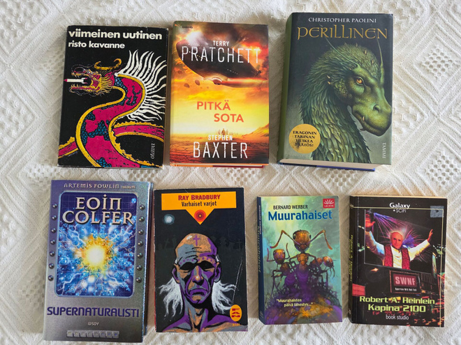 7 KPL SCIFI / FANTASIAROMAANEJA