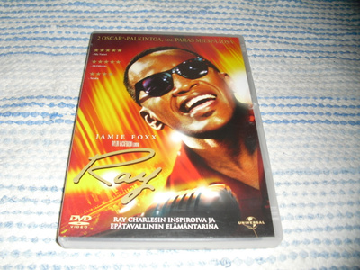 RAY (Jamie Foxx)***